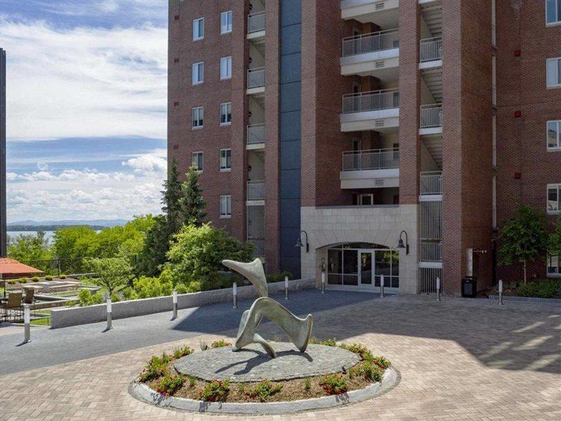 Courtyard Burlington Harbor Hotel Екстериор снимка