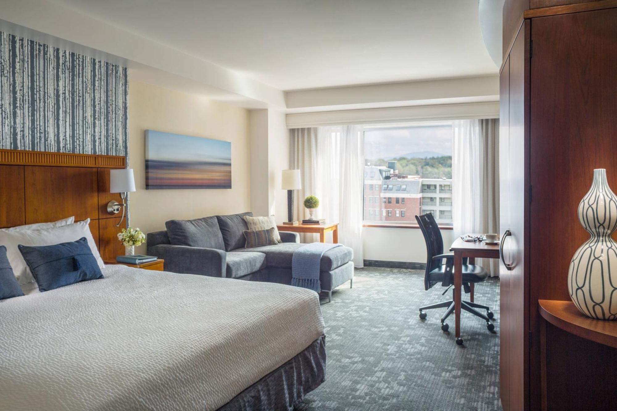 Courtyard Burlington Harbor Hotel Екстериор снимка