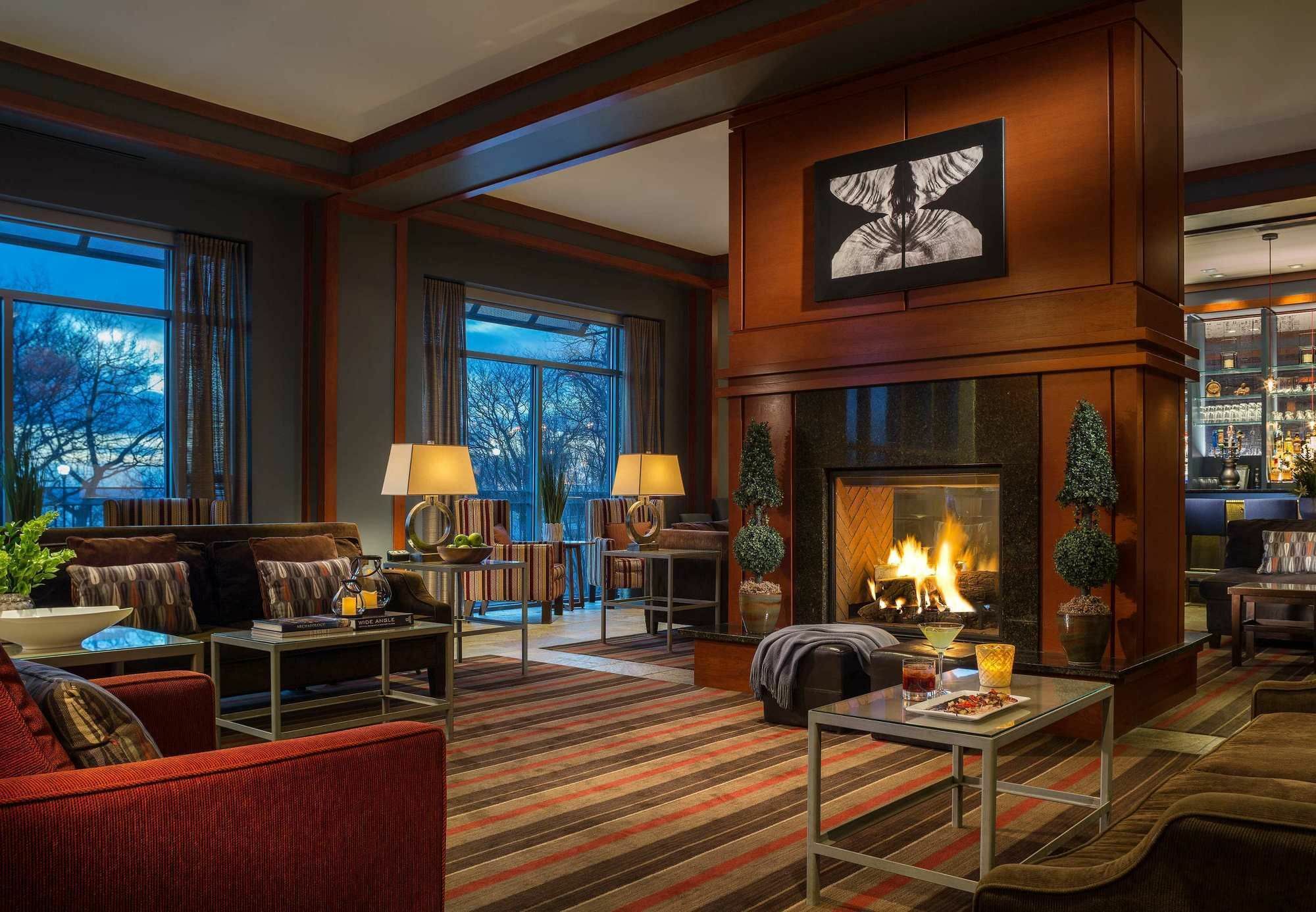 Courtyard Burlington Harbor Hotel Екстериор снимка
