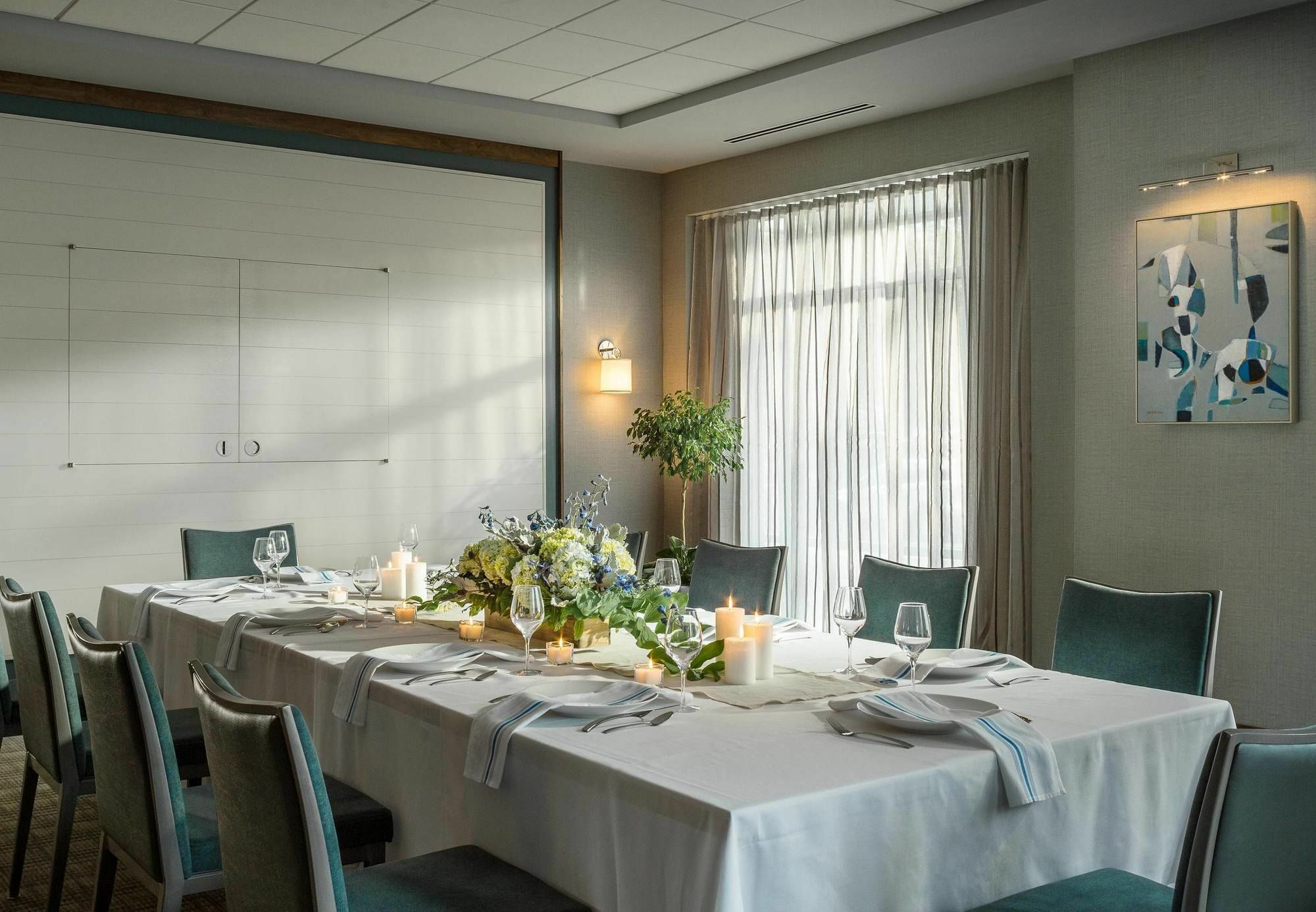Courtyard Burlington Harbor Hotel Екстериор снимка