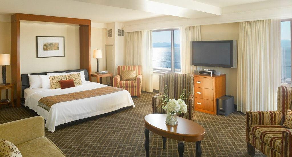 Courtyard Burlington Harbor Hotel Стая снимка